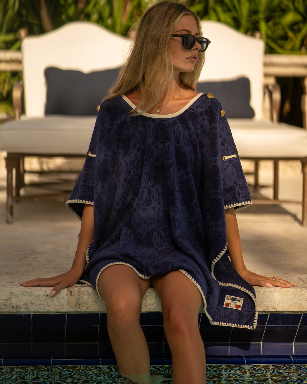 The Medusa Poncho Women - Eclipse